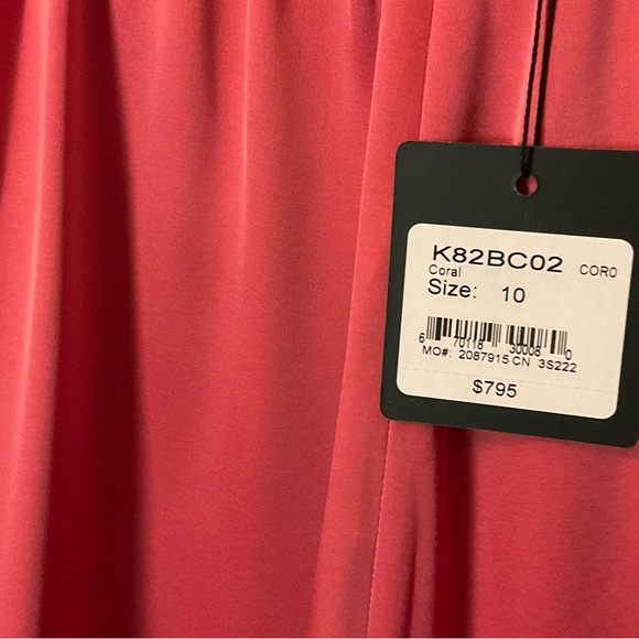 💕NWT St John Collection Liquid Satin top and pant Size: Top: M, pant: 10. - Picture 8 of 12